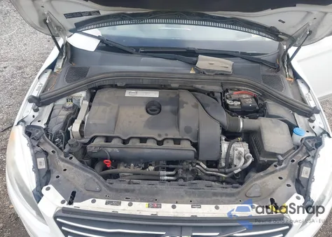 2016 Volvo Xc60 T6 из США, поврежденный, VIN YV4902RK9G2844699